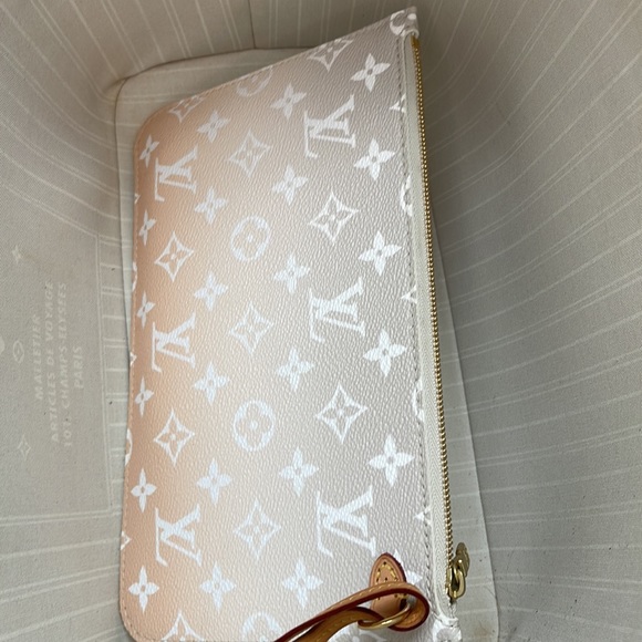 Louis Vuitton By the Pool Neverfull MM Limited Edition Tote in Mist - Picture 8 of 10